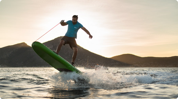 Volle Kontrolle auf dem Wasser - das Lampuga Surfboard von Haller Experiences
